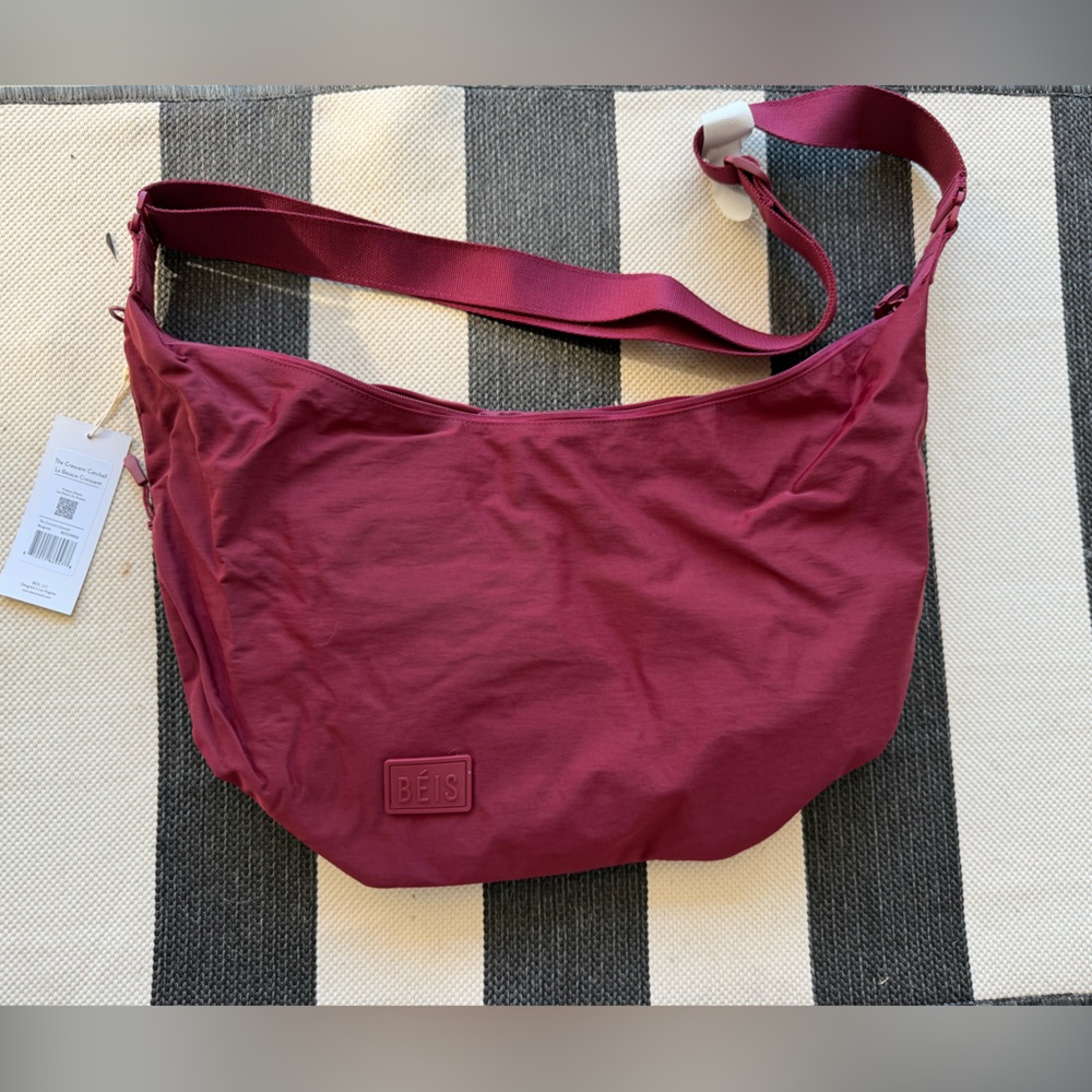 NWT Beis The Crescent Catchall Tote in Burgundy